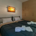 Spela House * アイイ・アポストロ